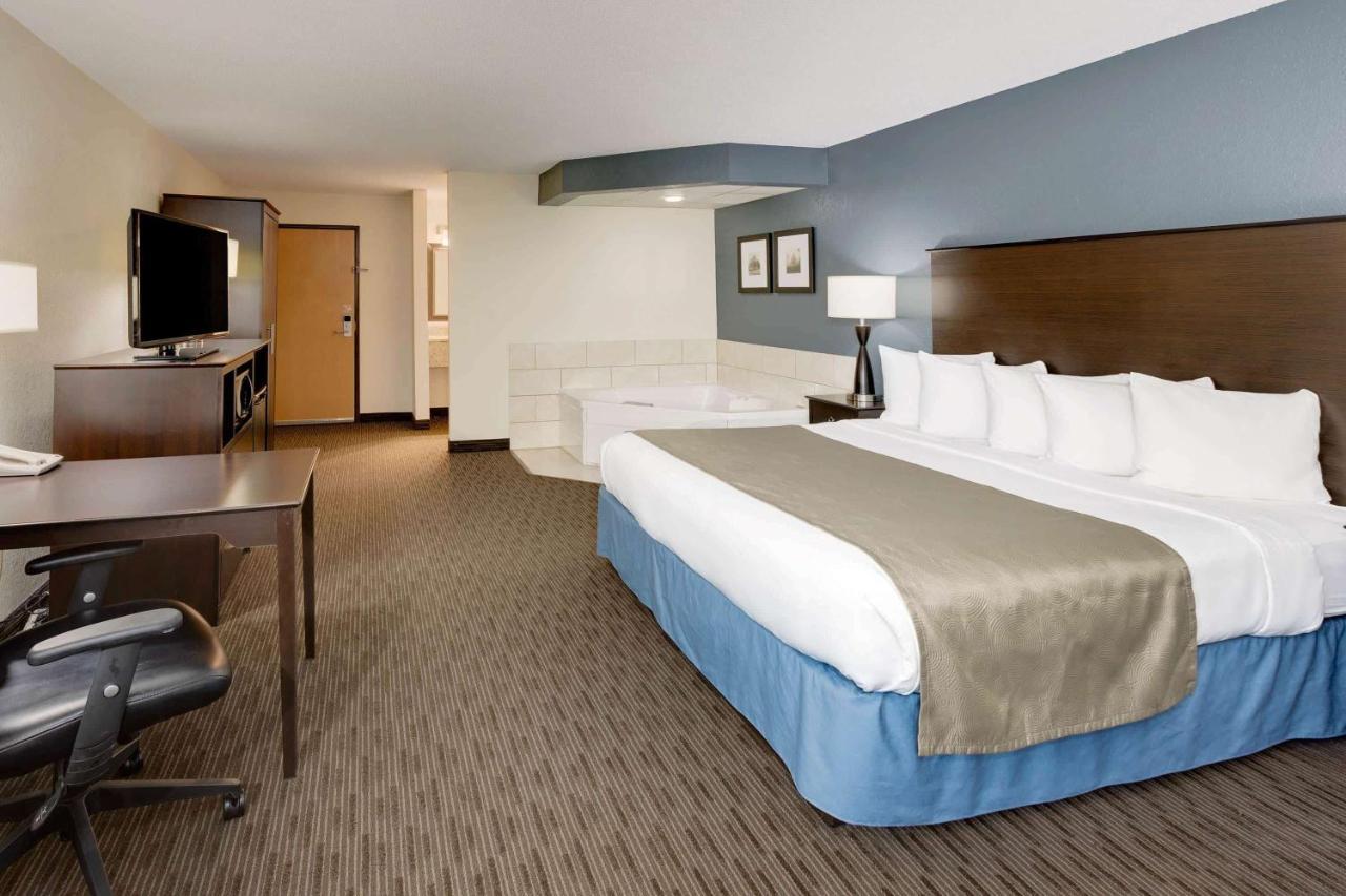 Baymont By Wyndham Owatonna Hotel Eksteriør billede
